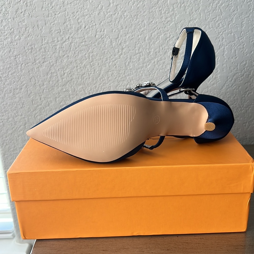 UP2STEP Shoes - Picture 4 of 4
